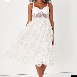 Darling Romance White Tulle Floral Applique
Bustier Midi Dress